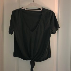 Lululemon green/navy T-shirt with a knot